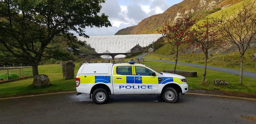 Police 4x4 vehicle in front of the Elan Valley reservoir