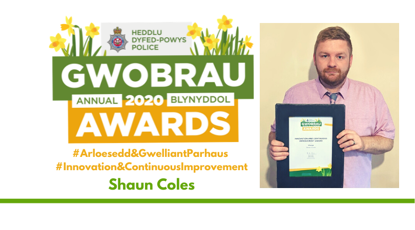 Software Specialist Shaun Coles with his award
