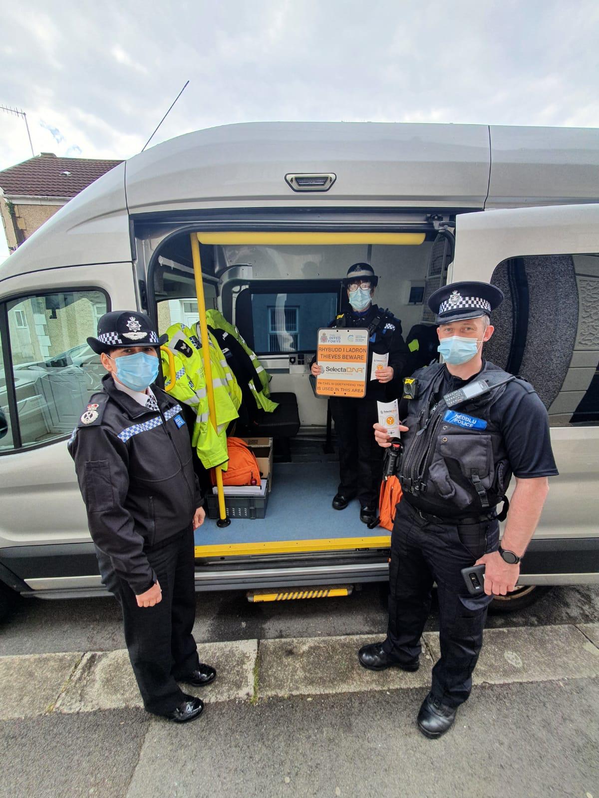 Police promoting the Safer Streets initiative