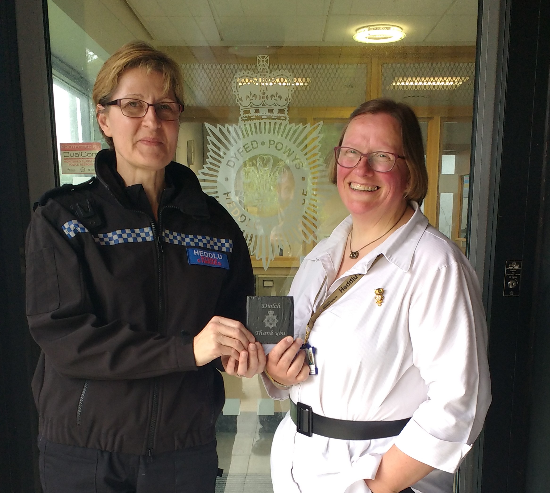 Volunteer PEO Polly Williams (right)