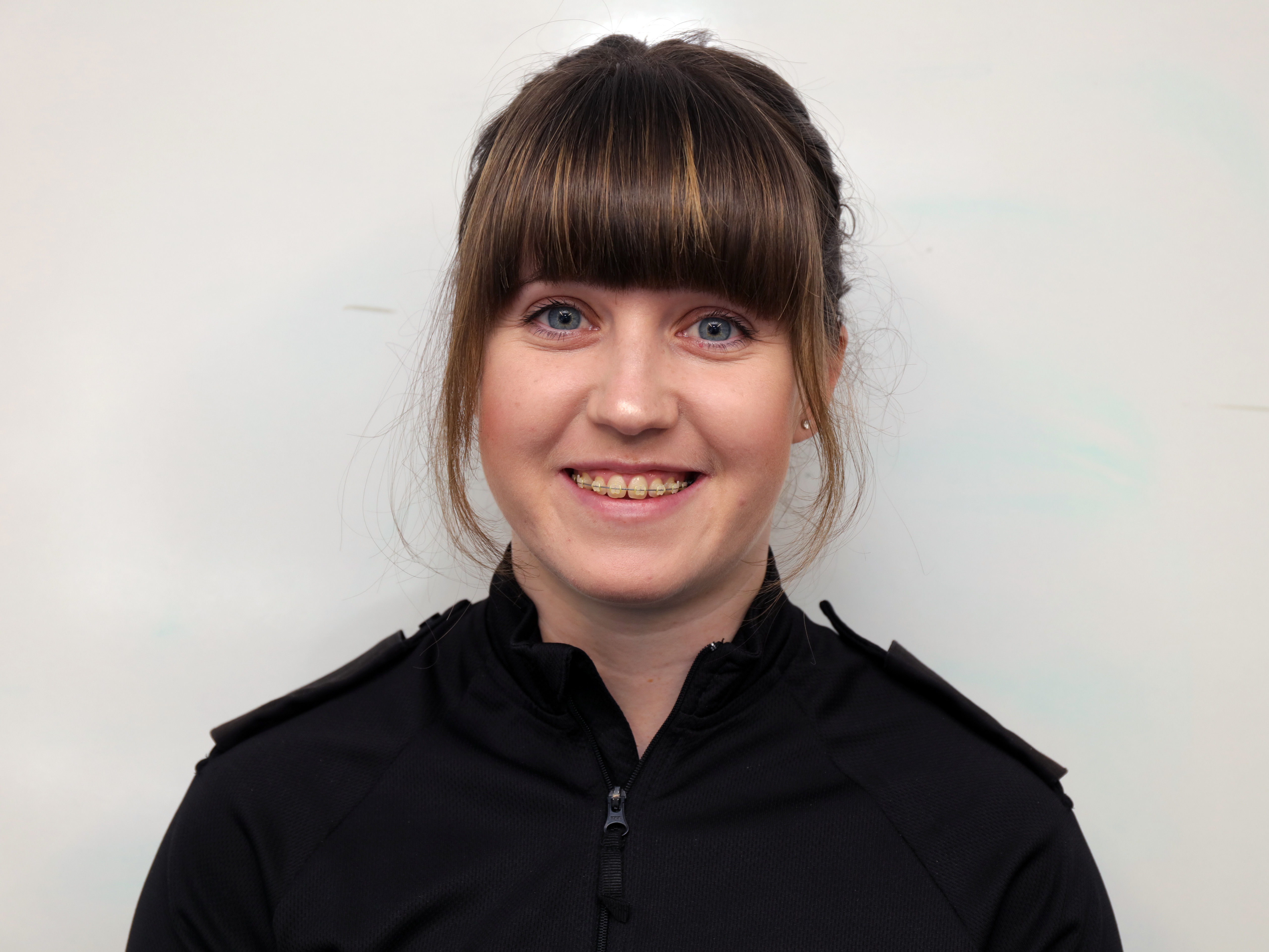 Dywedodd Cwnstabl Emily Silvester 