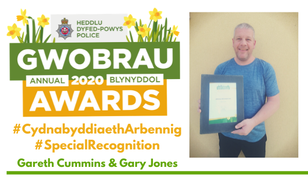 Dau Swyddog Diogelwch yn derbyn Gwobr Cydnabyddiaeth Arbennig Heddlu Dyfed-Powys