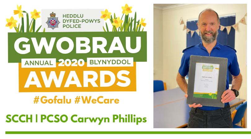 Llun enillydd gwobr gofalu eleni SCCH Carwyn Phillips
